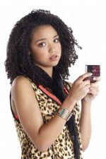 Aisha Dee; Gold Coast, Queensland, Avustralya doğumlu Avustralyalı oyuncu