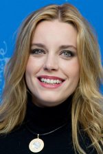 Carolina Bang; Santa Cruz de Tenerife, Kanarya Adaları, İspanya doğumlu Carolina Herrera Bang olarak da bilinen İspanyol oyuncu, yapımcı