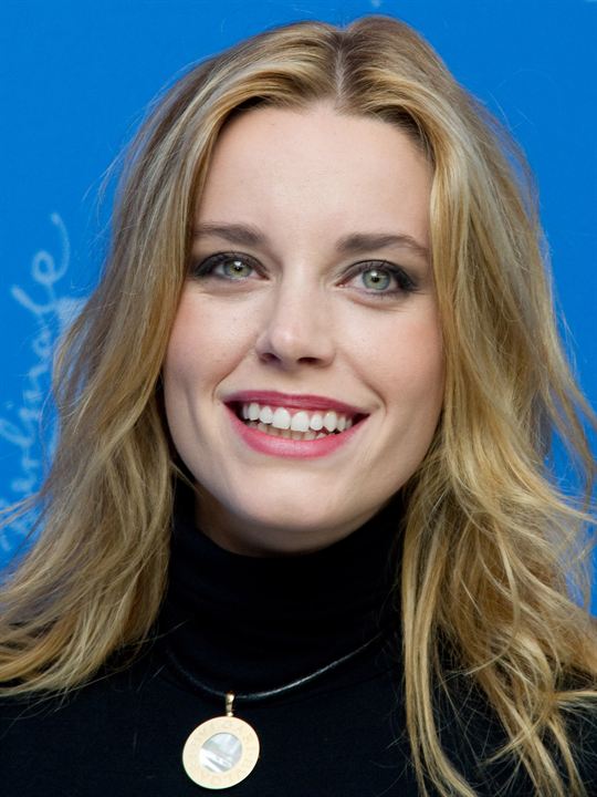 Carolina Bang; Santa Cruz de Tenerife, Kanarya Adaları, İspanya doğumlu Carolina Herrera Bang olarak da bilinen İspanyol oyuncu, yapımcı