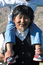 Aktan Arym Kubat; Kırgızistan doğumlu Aktan Abdykalikov olarak da bilinen Kırgız senarist, oyuncu, yönetmen