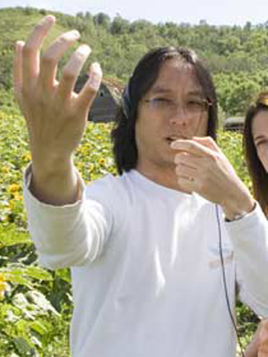 Oxide Pang; Hong Kong doğumlu Oxide Pang Chun olarak da bilinen Hong Konglu yönetmen, senarist, kurgucu