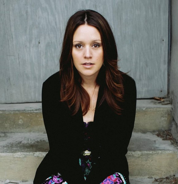 Hillary Lindsey; Washington, Georgia, ABD doğumlu Amerikalı tema müziği sanatçısı, şarkıcı, söz yazarı besteci