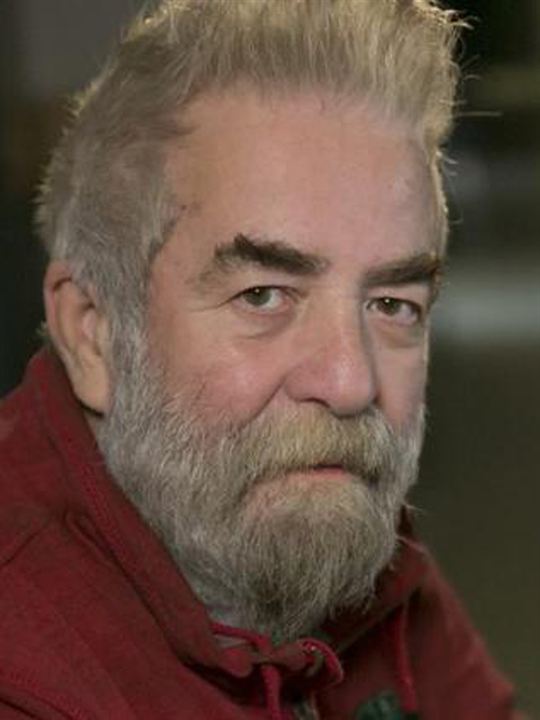 Orhan Oğuz; yönetmen, görüntü yönetmeni, senarist