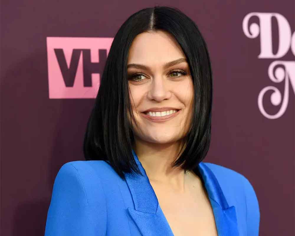 Jessy J; Jessica Ellen Cornish olarak da bilinen İngilizfilm müziği, söz yazarıoyuncu, besteci