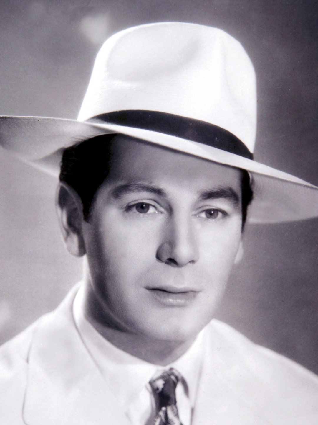 Jose Suarez; Oviedo, Asturias, İspanya doğumlu İspanyol oyuncu