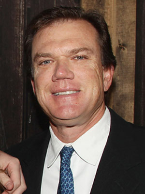 Paul Schwake; idari yapımcı, uygulayıcı yapımcı