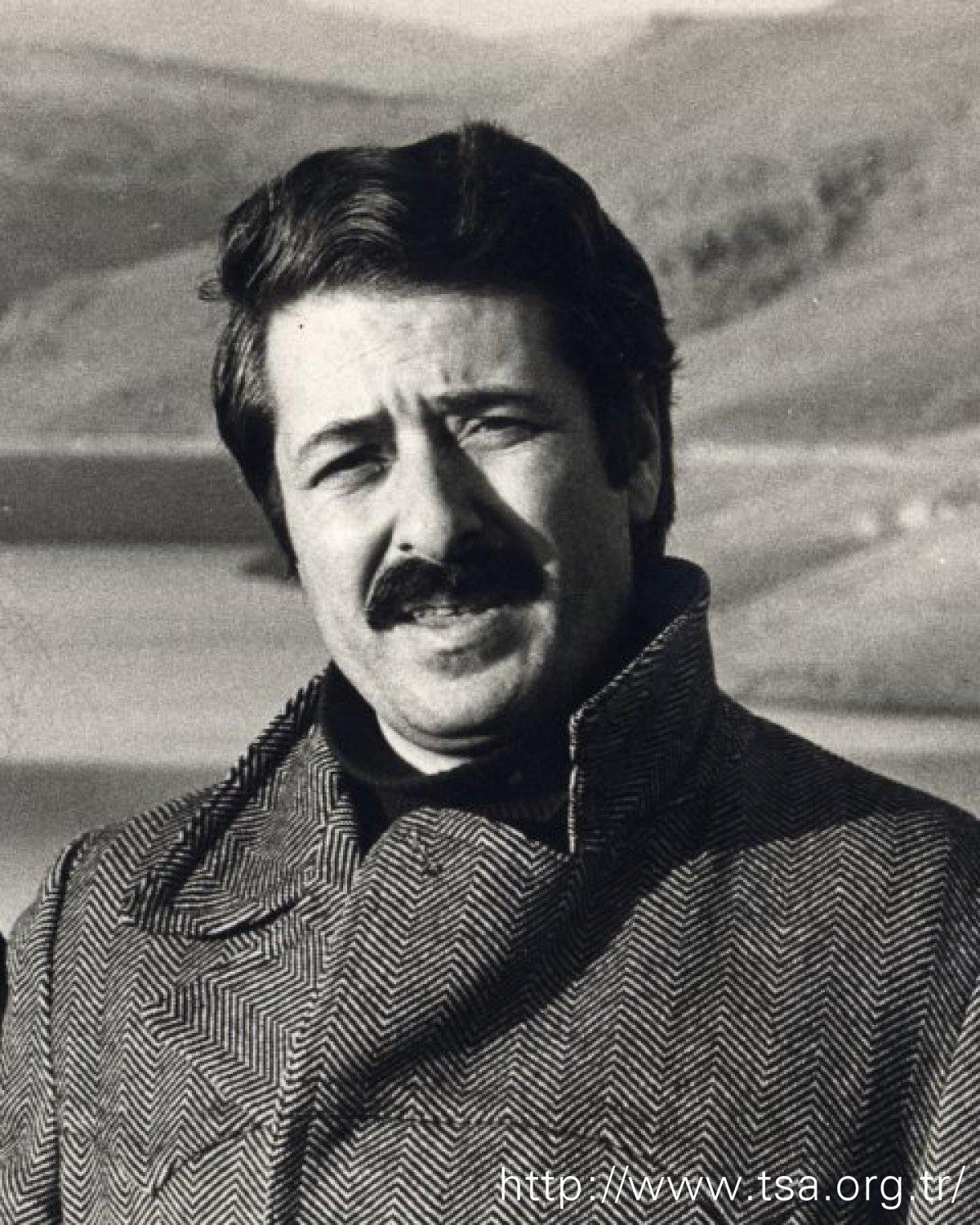 Suha Arın; Balıkesir, Türkiye doğumlu Türk yönetmen