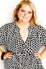 Magda Szubanski; Liverpool,Merseyside,İngiltere doğumlu Magdalene Mary "Magda" Szubanski olarak da bilinen İngiliz  oyuncu