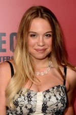 Evie Thompson; oyuncu