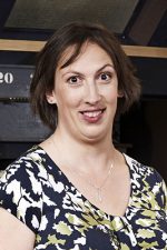 Miranda Hart; Torquay,Devon,İngiltere doğumlu Miranda Katherine Hart Dyke olarak da bilinen İngiliz  oyuncu, creator/showrunner, idari yapımcı