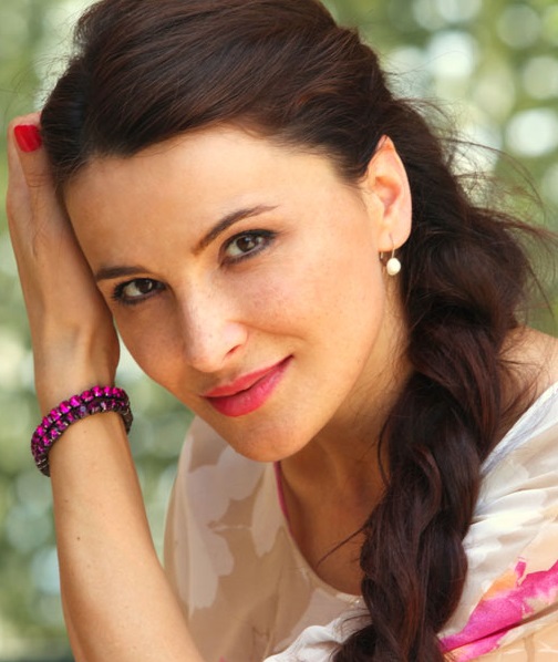 Luli Bitri; Lushnja, Fier, Arnavutluk doğumlu Arnavut oyuncu