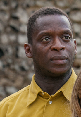 Kobna Holdbrook-Smith; Akra, Gana doğumlu Ganalı oyuncu