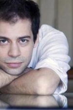 Emre Akay; Türk yönetmen, senarist, oyuncu