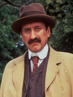 Philip Jackson; İngiliz  oyuncu