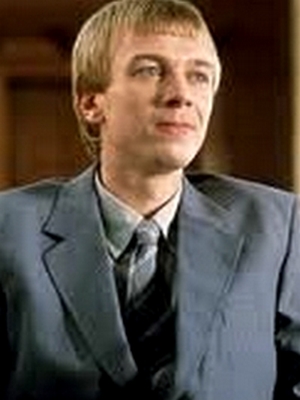 Steven Robertson; Lerwick,Shetland Adaları,İskoçya doğumlu İskoç  oyuncu, yönetmen