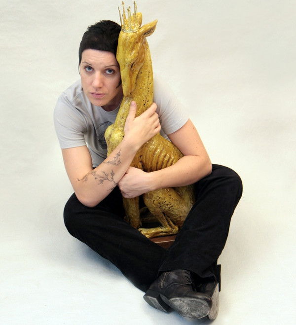 Mika Vember; Neunkirchen, Aşağı Avusturya, Avusturya doğumlu Michaela Koglbauer olarak da bilinen Avusturyalı müzisyen