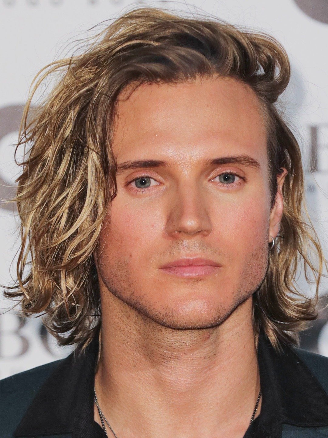 Dougie Poynter; Corringham,Essex,İngiltere doğumlu İngiliz  müzisyen, oyuncu