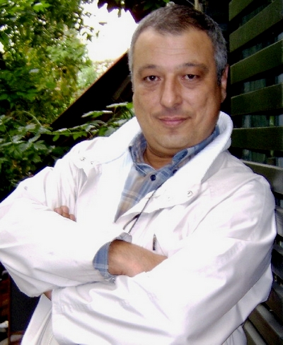 Ahmet Haluk Ünal; Türk yönetmen, oyuncu, senarist