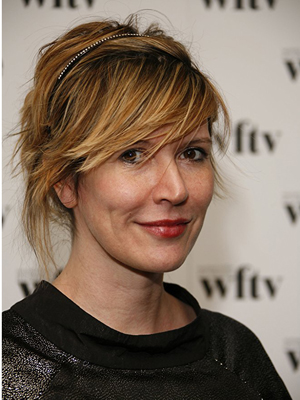 Julia Davis; Lambeth,Londra,İngiltere doğumlu Julia Charlotte L. Davis olarak da bilinen İngiliz  oyuncu, creator/showrunner, idari yapımcı