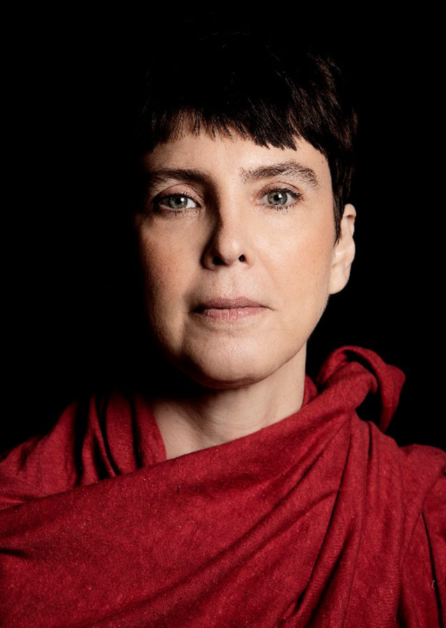 Adriana Calcanhotto; Porto Alegre, Rio Grande do Sul, Brezilya doğumlu Brezilyalı şarkıcı, film müziği bestecisi, oyuncu