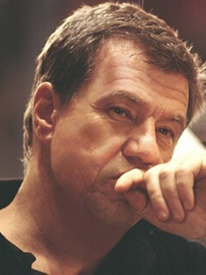 John McTiernan; John Campbell McTiernan Jr., John Mc Tiernan olarak da bilinen Amerikalı yönetmen, yapımcı, oyuncu