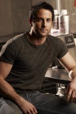 Niall Matter; Kanadalı  oyuncu