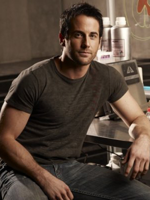 Niall Matter; Kanadalı  oyuncu