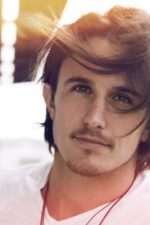 Bjorn Steinbach; Güney Afrika doğumlu Güney Afrikalı oyuncu