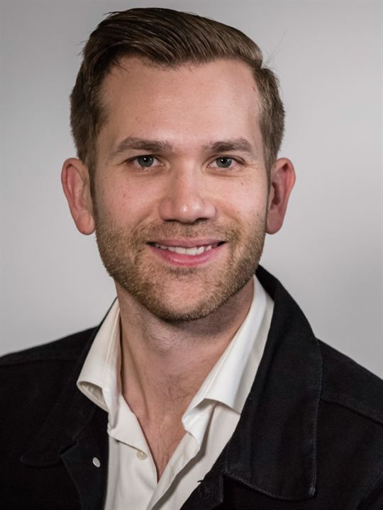 Aaron Moorhead; Amerikalı yapımcı, görüntü yönetmeni, yönetmen