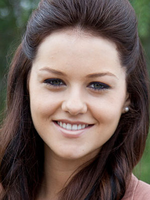 Isabelle Cornish; Avustralya doğumlu Avustralyalı oyuncu