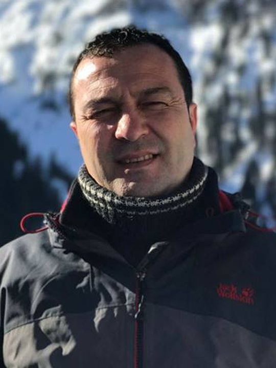Korkmaz Yalınkılıç; Türk yönetmen