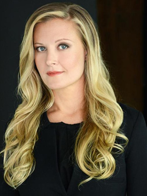 Carrie Anne Fleming; Kanadalı  oyuncu