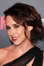 Lacey Chabert; Lacey Nicole Chabert olarak da bilinen Amerikalı oyuncu, idari yapımcı