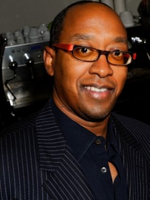 Desmond Smith; oyuncu, yapım yardımcısı