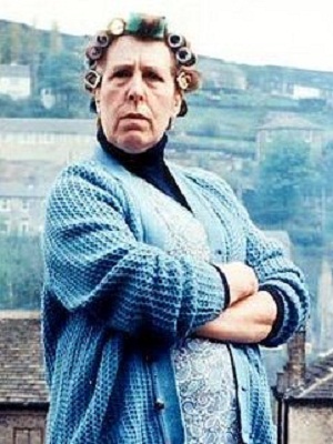 Kathy Staff; Dukinfield,Cheshire,İngiltere doğumlu İngiliz  oyuncu