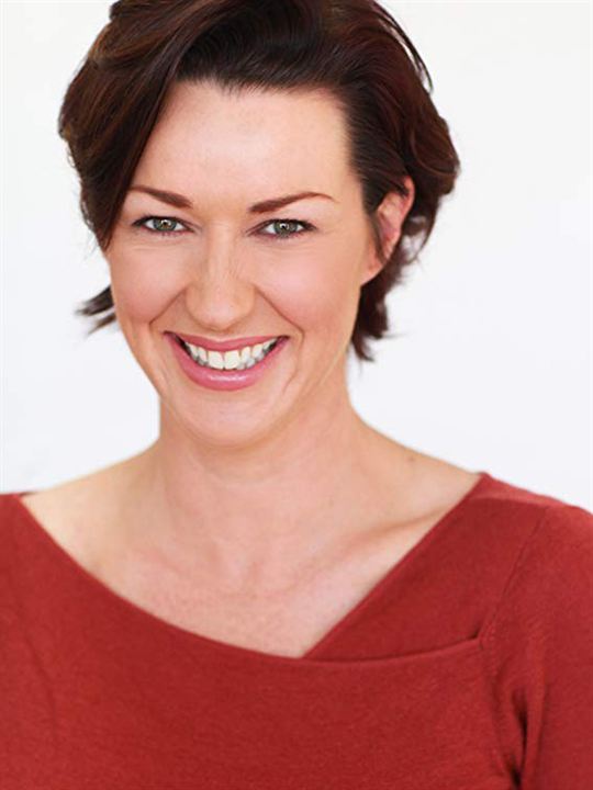 Stephanie Paul; oyuncu, kostüm tasarımcısı, yardımcı kostüm tasarımcısı