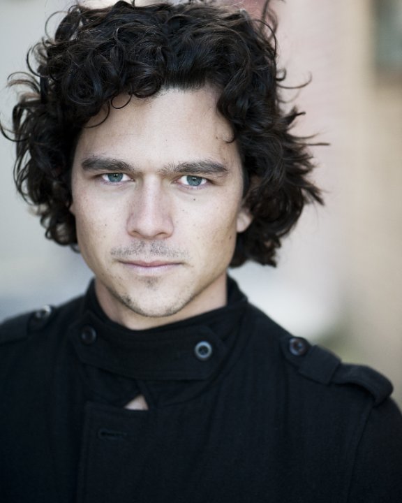 Luke Arnold; Avustralyalı oyuncu