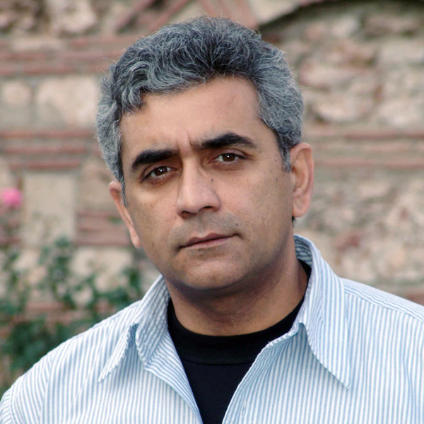 Elchin Musaoglu; Bakü, Azerbaycan doğumlu Azeri senarist, yönetmen, yapımcı