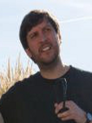 Joel Hopkins; Londra,İngiltere doğumlu İngiliz  yönetmen, senarist