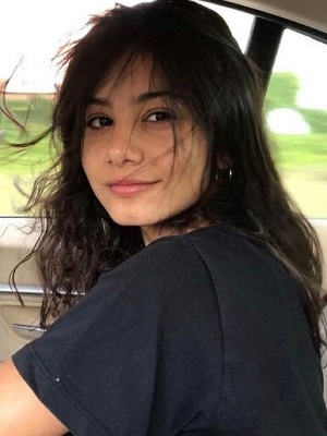 Helin Kandemir; İstanbul, Türkiye doğumlu Türk oyuncu