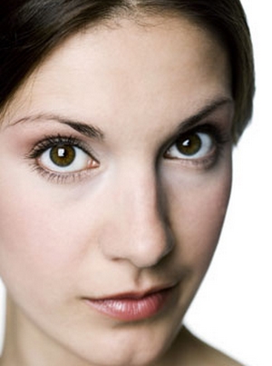 Nina Zanjani; Tahran, İran doğumlu İsviçreli oyuncu