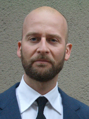 Ola Simonsson; senarist, yönetmen
