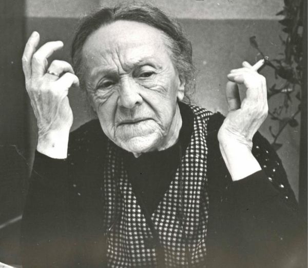 Sesilia Takaishvili; Batum, Gürcistan doğumlu Gürcü oyuncu