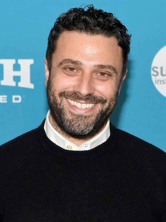 Garret Price; Amerikalı genel yayın yönetmeni, kurgucu, yönetmen