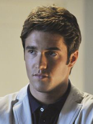 Joshua Bowman; Berkshire,İngiltere doğumlu Josh Bowman olarak da bilinen İngiliz  oyuncu