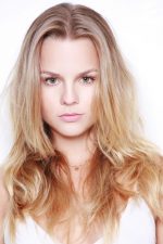 Daniela Carvalho; Itapentininga, São Paulo, Brezilya doğumlu Brezilyalı oyuncu