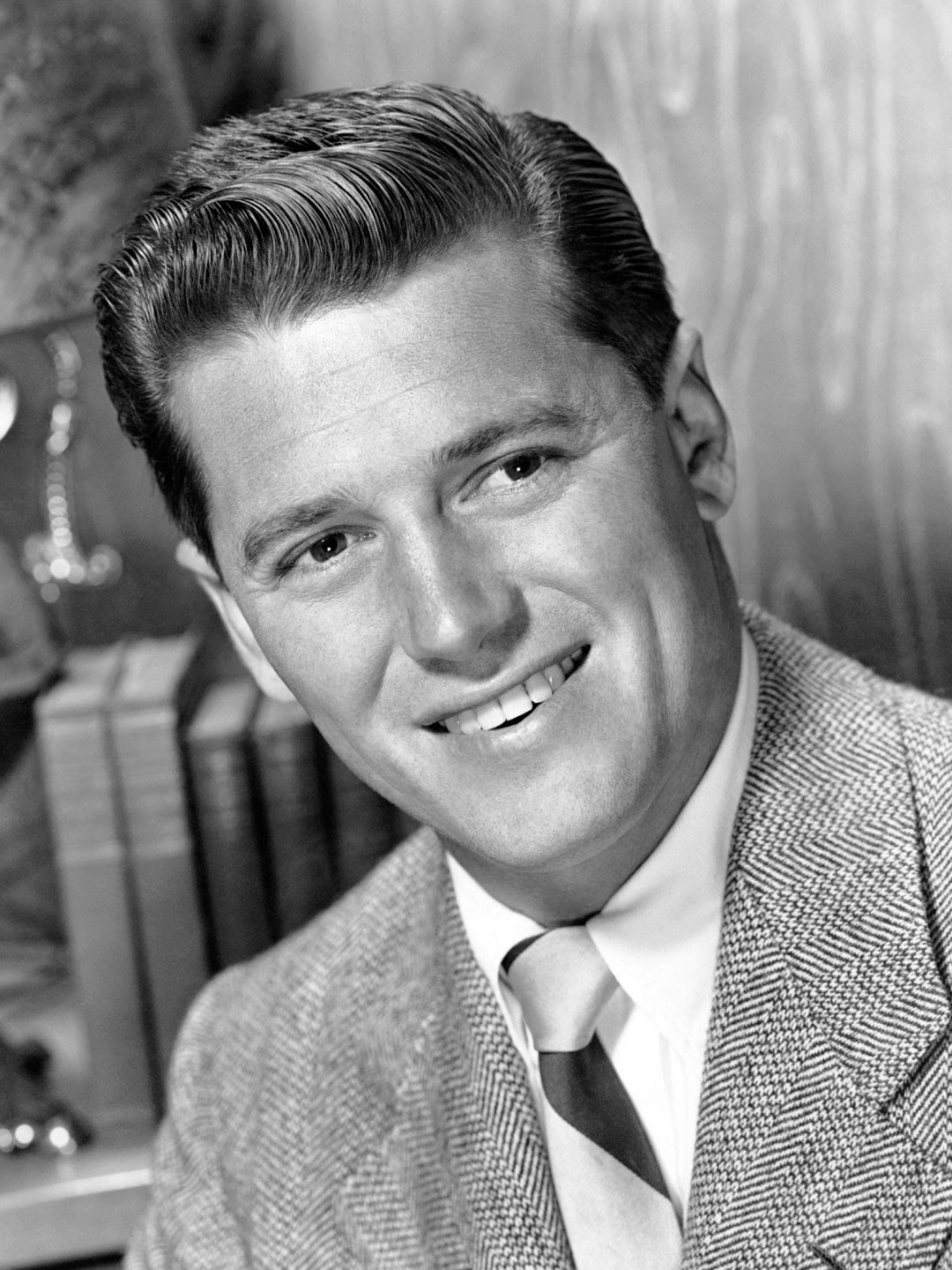 Gordon Macrae; Amerikalı oyuncu, şarkıcı ve sunucu