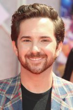 John Morris; Paris, Teksas, ABD doğumlu seslendirme sanatçısı