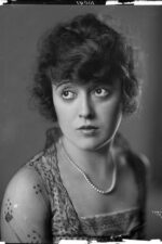 Mabel Normand, Amerikalı oyuncu ve yönetmendir.