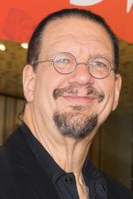 Penn Jillette; Greenfield, Massachusetts, ABD doğumlu sihirbaz, oyuncu, müzisyen ve tv sunucusu
